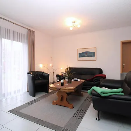 Droese, Haus 8b - 12 Rolli-gerecht * Kuehlungsborn